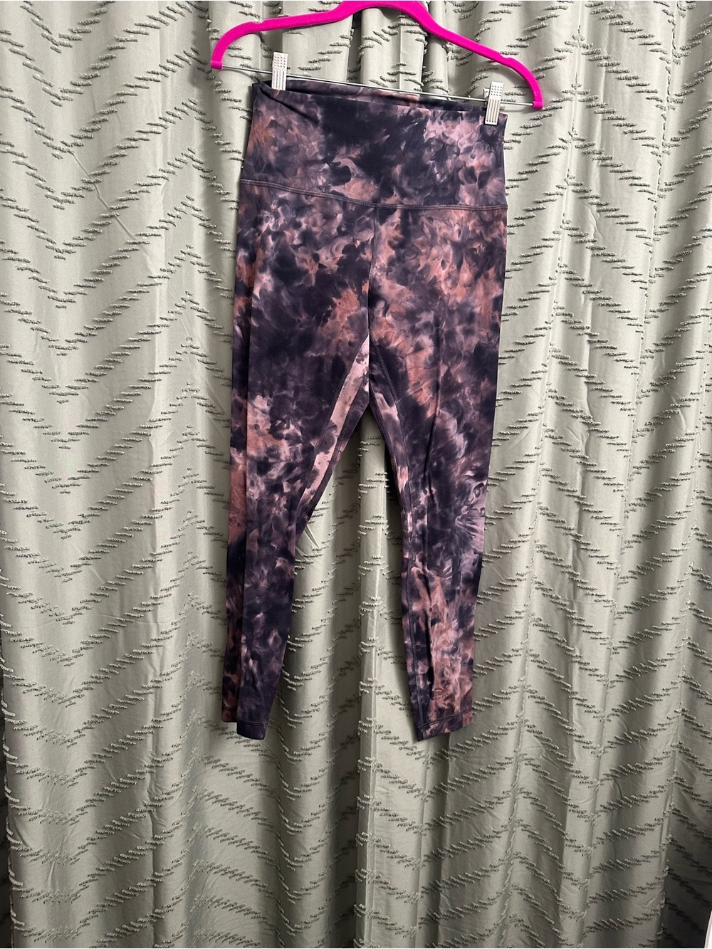 Lululemon Align HR Pant Size 8 leggings 
have some piling 
Lululemon high rise l